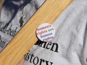 Badge Les droits des femmes sont des droits humains